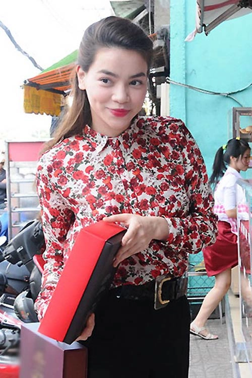 Hà hồ say mê sơ mi zara