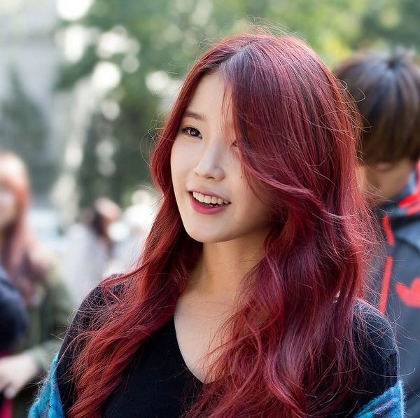 101 kiểu màu tóc nhuộm đỏ nâu cực đẹp của sao kpop 2017