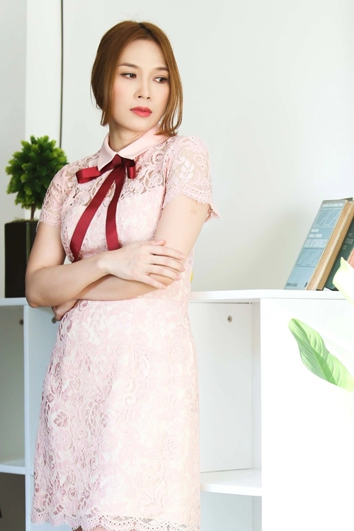 Chiêu ăn gian tuổi với áo sơ mi giá bình dân của mỹ tâm