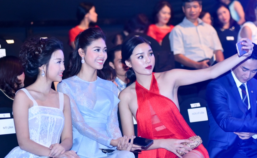Hoa hậu Kỳ Duyên mặc nổi bật đi xem thời trang hình ảnh 4 Hoa hậu kỳ duyên mặc nổi bật đi xem thời trang