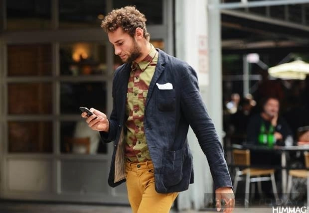 Hướng dẫn mix đồ nam tính với áo sơ mi họa tiết in hoa