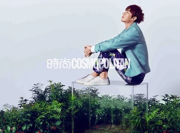 Mặc họa tiết hoa lá đẹp như nam thần kpop