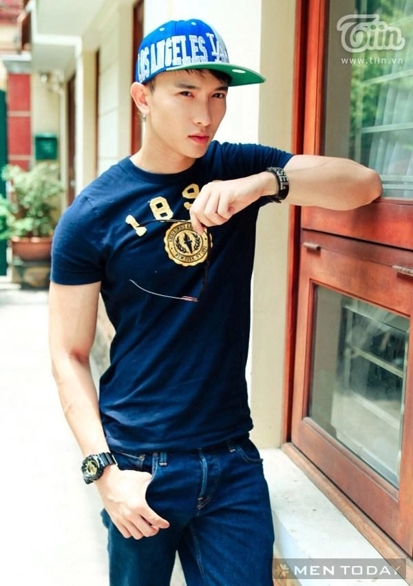 Mix quần jeans và áo thun đẹp như chan than san