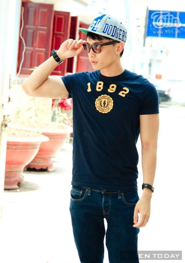 Mix quần jeans và áo thun đẹp như chan than san