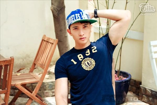 Mix quần jeans và áo thun đẹp như chan than san