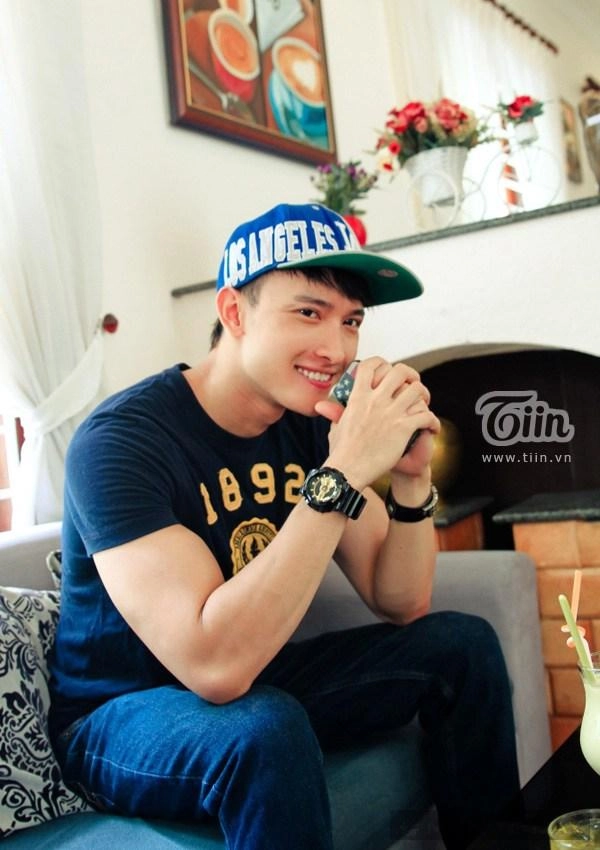 Mix quần jeans và áo thun đẹp như chan than san