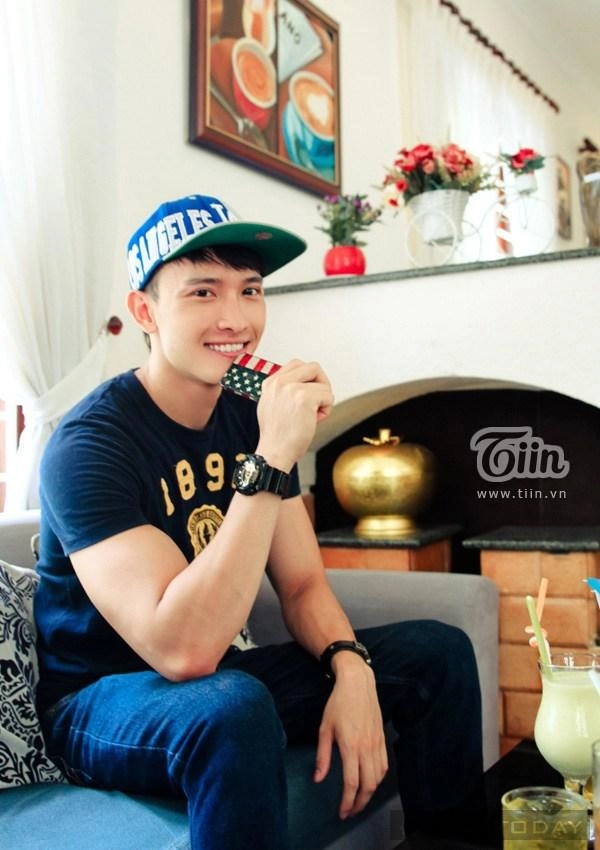Mix quần jeans và áo thun đẹp như chan than san
