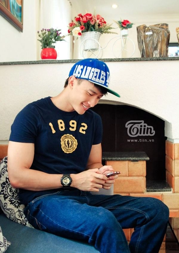 Mix quần jeans và áo thun đẹp như chan than san