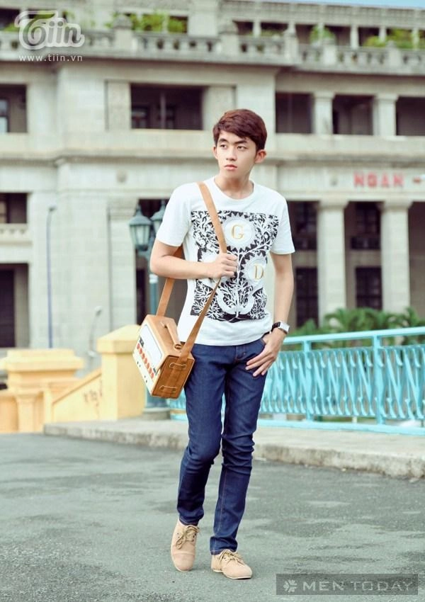 Phối để đồ nam trẻ trung với áo thun sơ mi họa tiết và denim