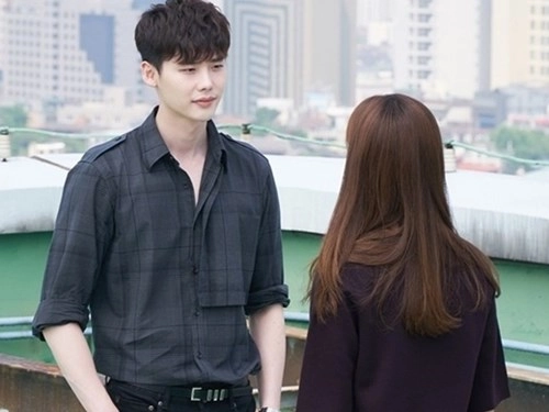 Vẻ đẹp chuẩn soái ca của lee jong suk khi diện sơ mi trong w