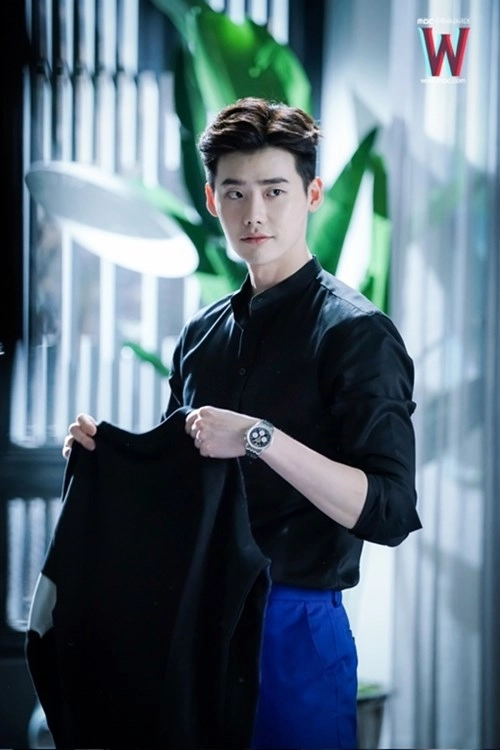 Vẻ đẹp chuẩn soái ca của lee jong suk khi diện sơ mi trong w