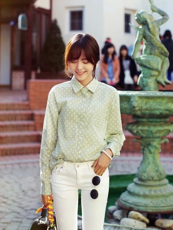 15 mẫu áo sơ mi nữ công sở đẹp cho bạn gái hơi gầy vai ngang