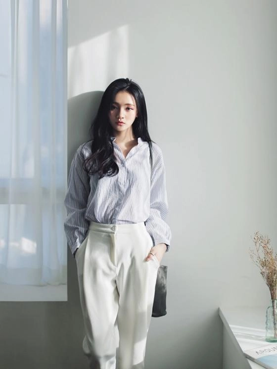 15 mẫu áo sơ mi nữ công sở đẹp cho bạn gái hơi gầy vai ngang