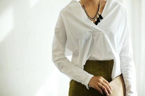 15 mẫu áo sơ mi nữ công sở đẹp cho bạn gái hơi gầy vai ngang