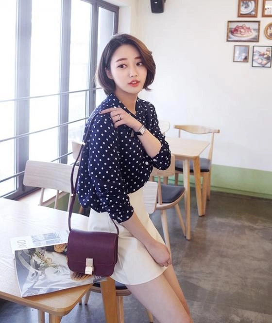 15 mẫu áo sơ mi nữ công sở đẹp cho bạn gái hơi gầy vai ngang