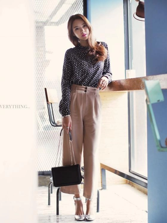 15 mẫu áo sơ mi nữ công sở đẹp cho bạn gái hơi gầy vai ngang
