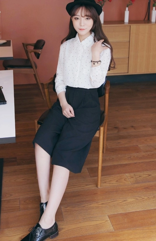 Áo sơ mi nữ chấm bi đẹp cho nàng gầy cao thêm duyên dáng