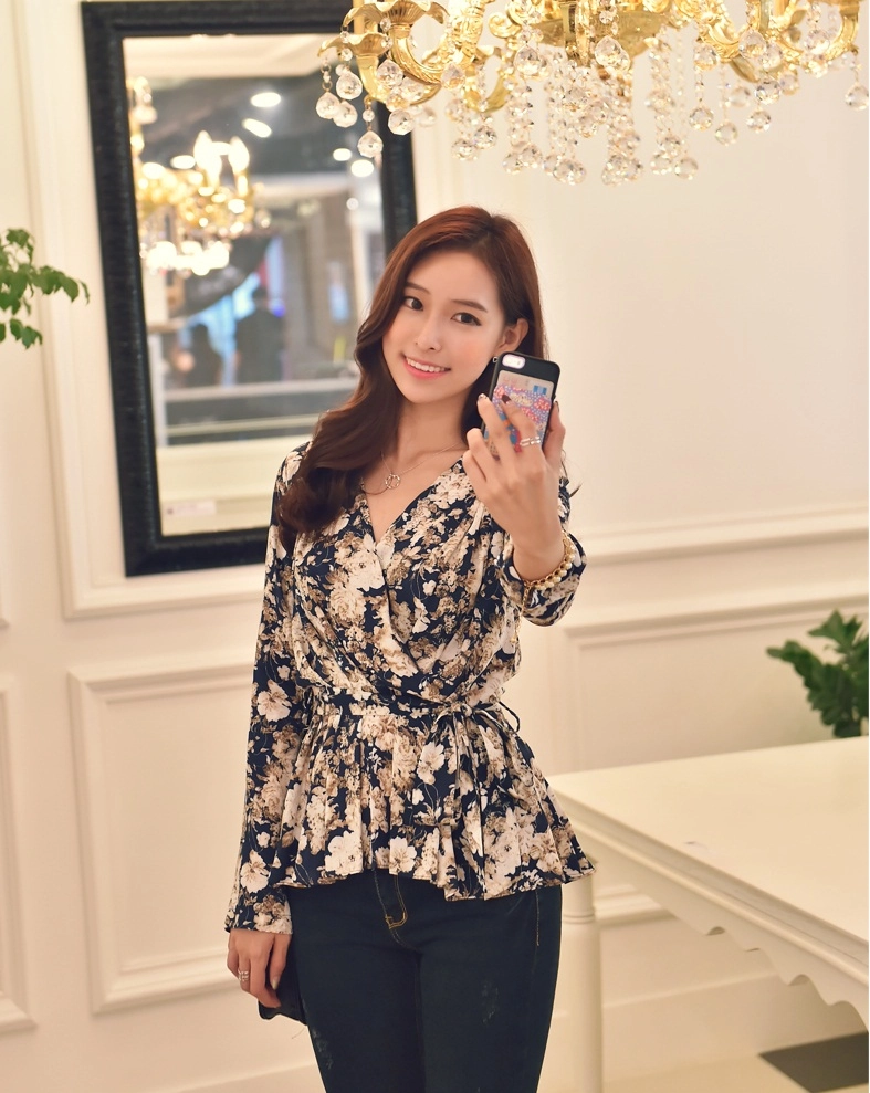 Áo sơ mi nữ họa tiết hoa cho nàng tỏa sáng trước đám đông