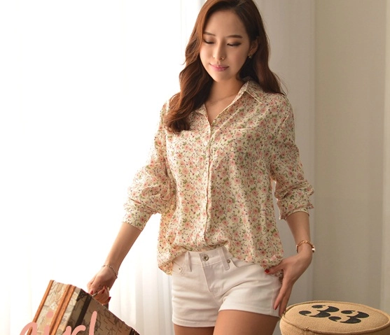 Áo sơ mi nữ họa tiết hoa cho nàng tỏa sáng trước đám đông