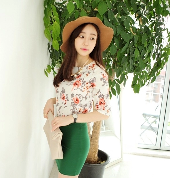Áo sơ mi nữ họa tiết hoa cho nàng tỏa sáng trước đám đông