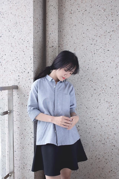 Chọn kiểu mặc sơ mi nhanh gọn cho ngày đi làm vội