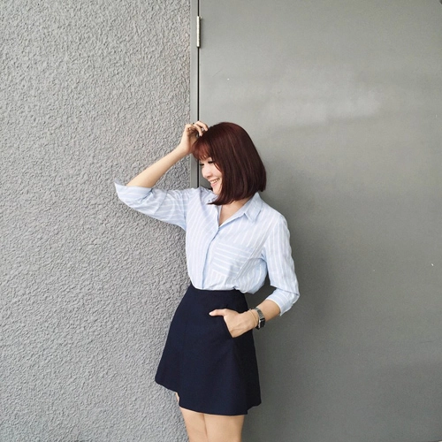 Chọn kiểu mặc sơ mi nhanh gọn cho ngày đi làm vội