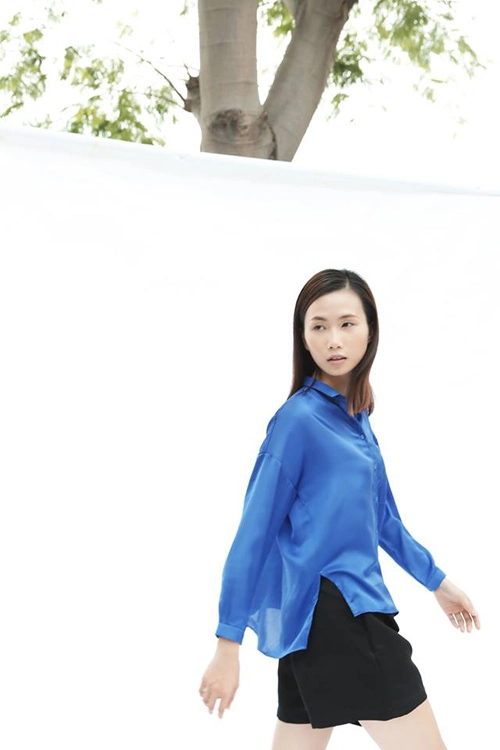 Chọn kiểu mặc sơ mi nhanh gọn cho ngày đi làm vội