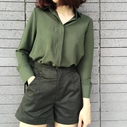 Chọn kiểu mặc sơ mi nhanh gọn cho ngày đi làm vội