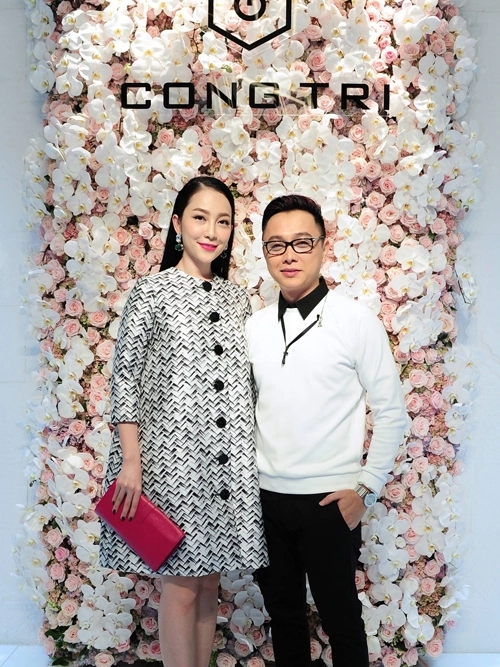 Hà hồ huyền my lung linh với váy thiết kế đơn giản