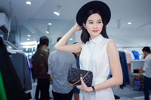Hh thu thảo ngọt lịm với váy sơ mi trắng