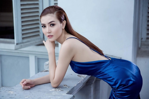 Ngắm giải đồng siêu mẫu diện váy bó quyến rũ