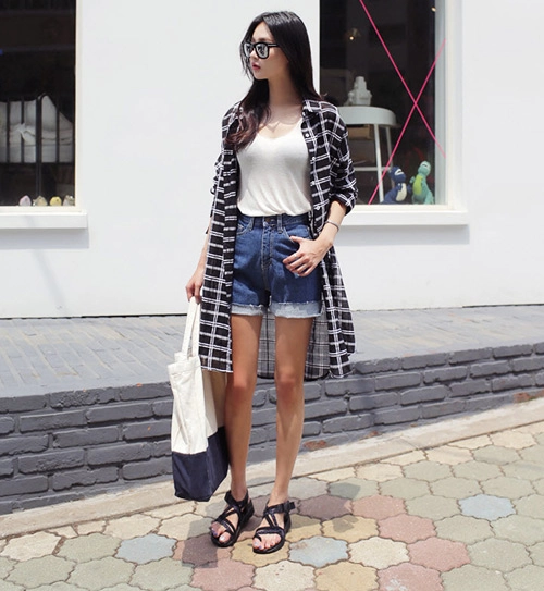 Ngỡ ngàng vẻ đẹp chiếc áo sơ mi 2 trong 1
