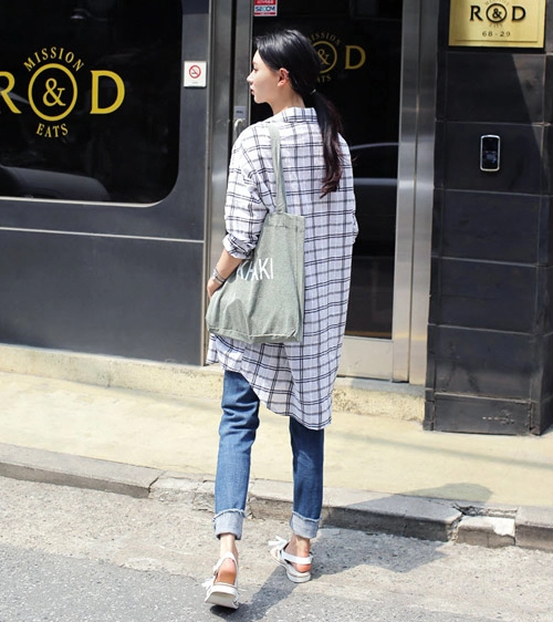 Ngỡ ngàng vẻ đẹp chiếc áo sơ mi 2 trong 1