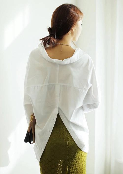 Ngỡ ngàng vẻ đẹp chiếc áo sơ mi 2 trong 1