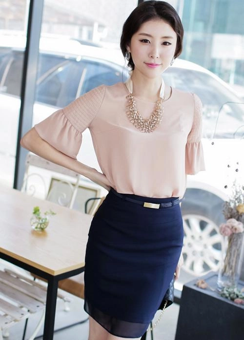 Những mẫu áo sơ mi nữ công sở trẻ trung thanh lịch