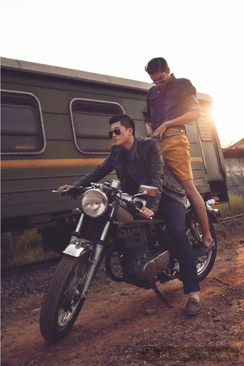 Phối đồ nam mùa hè khỏe khoắn cùng sơ mi và short