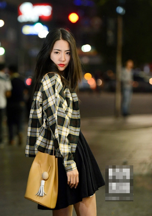Quyến rũ trong sắc thu với chiếc áo sơ mi cũ