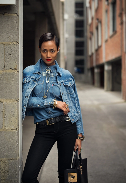 Sành điệu bất ngờ áo sơ mi denim đơn giản