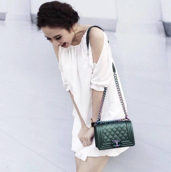 Sốc với giá váy của angela phương trinh