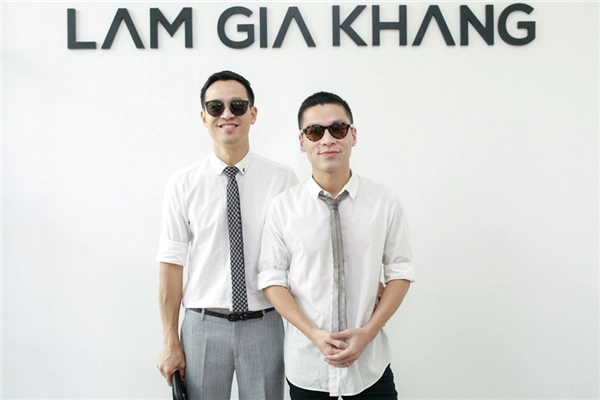 Thu thảo hạ vi khoe sắc với váy áo tinh khôi