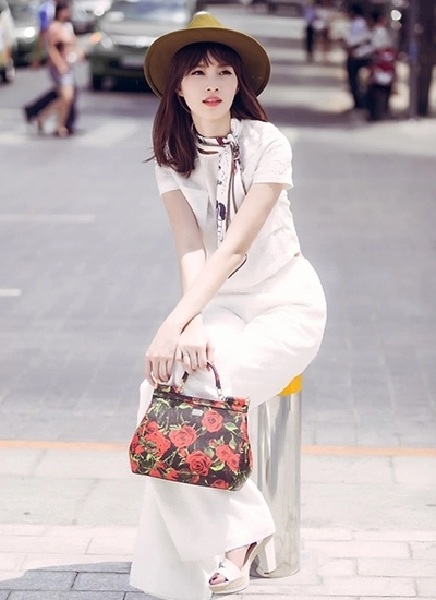 Thu thảo mặc sơ mi trắng vẫn khiến vạn người mê