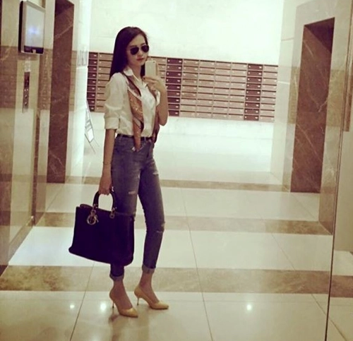 Thu thảo mặc sơ mi trắng vẫn khiến vạn người mê