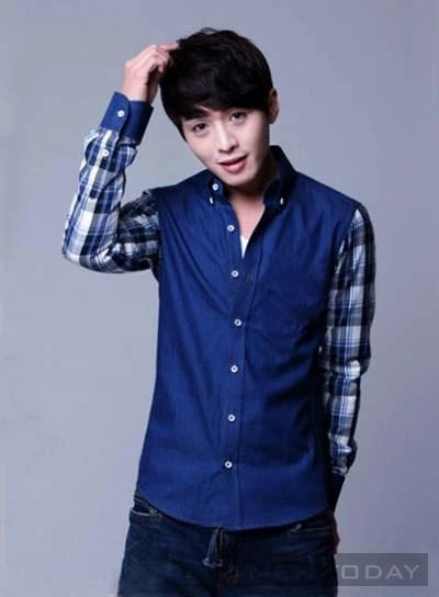 Trẻ trung và thời trang với áo sơ mi cho chàng công sở