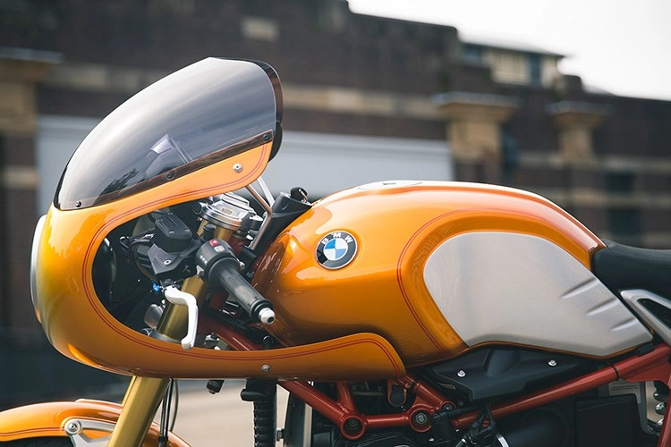 Bmw r nine t nổi bật với bản độ xe đua cafe racer cổ điển
