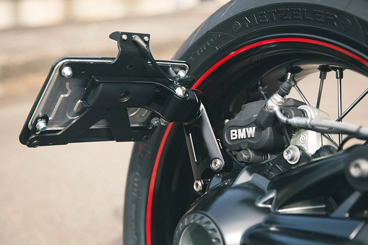 Bmw r nine t nổi bật với bản độ xe đua cafe racer cổ điển