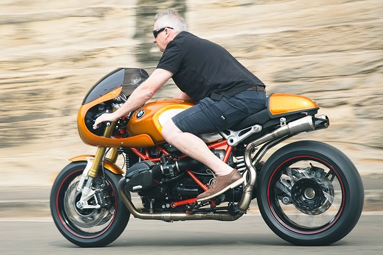Bmw r nine t nổi bật với bản độ xe đua cafe racer cổ điển