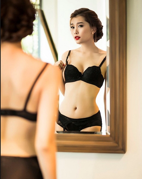 Chọn đồ lót để ghi điểm 10 với áo sơ mi trắng