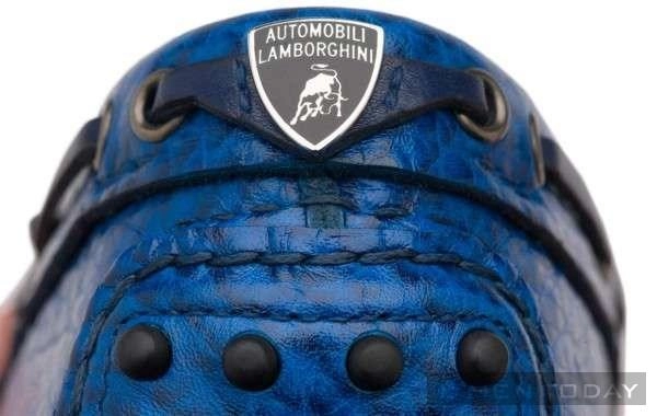 Giày loafers cho các chàng mê siêu xe lamborgini