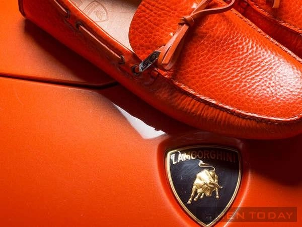 Giày loafers cho các chàng mê siêu xe lamborgini
