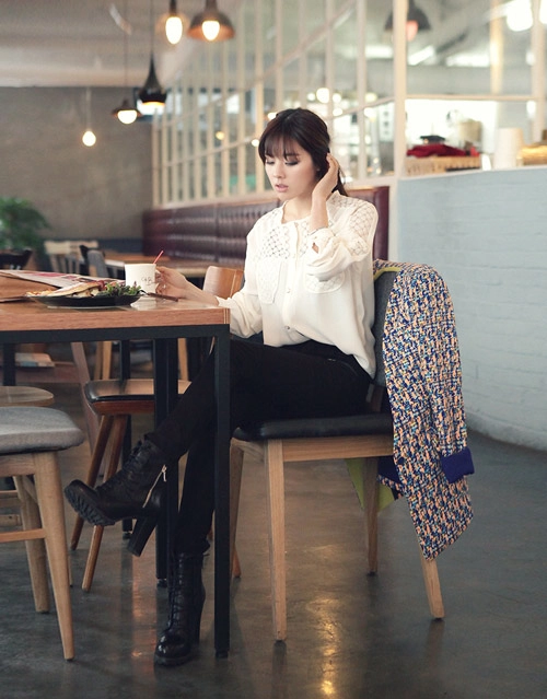 Bí quyết biến tấu đẹp cho sơ mi trắng